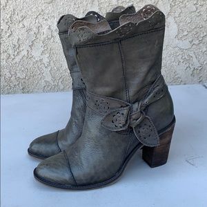 Distressed style boot